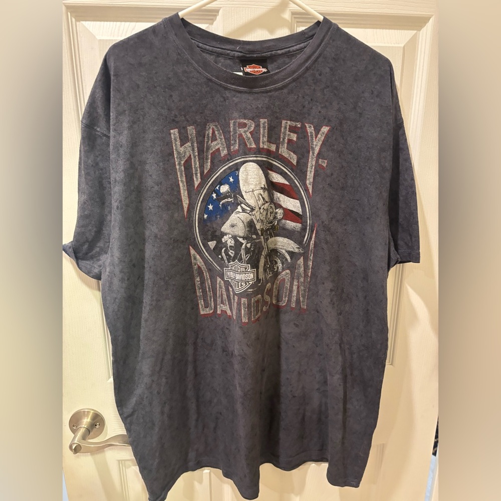Harley-Davidson Graphic Tee with American Flag Design‎